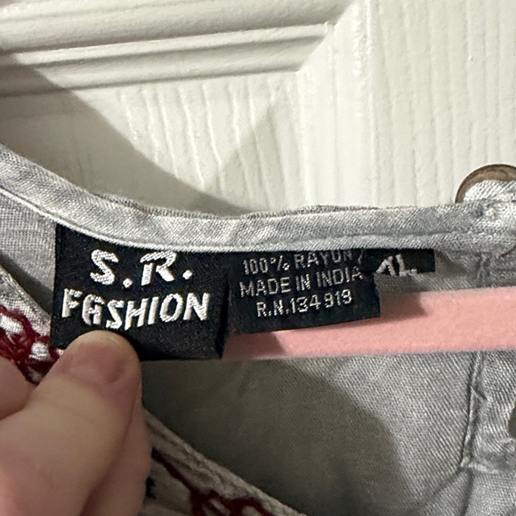 Chic Long Sleeve Embroidered Dress in Gray and Green - Picture 2 of 7